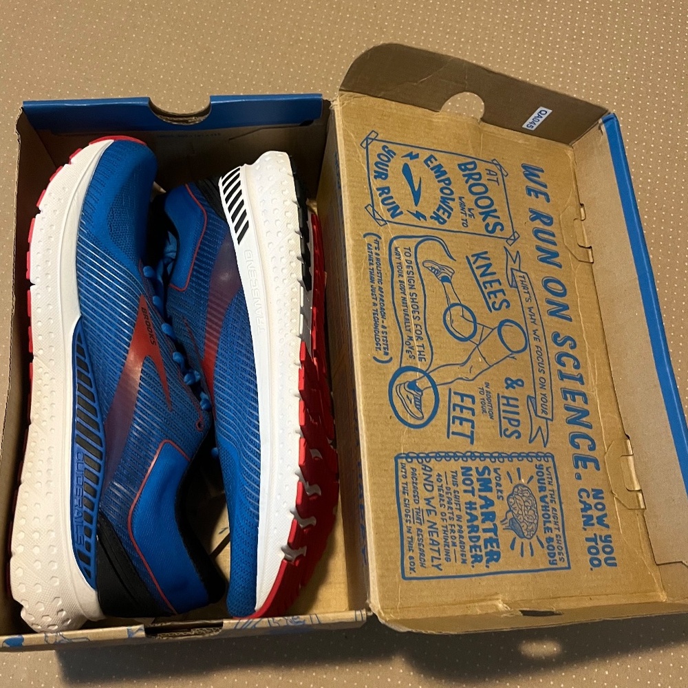 Brooks Transcend 7, Men's size 9 (Med D) sneakers
